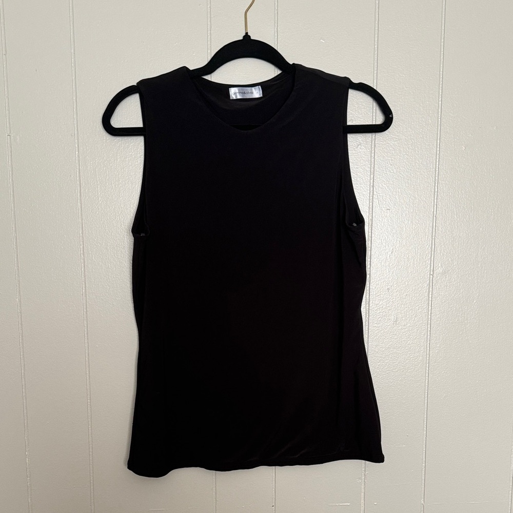 Gemma & Olivia Sleeveless Black Top Size L